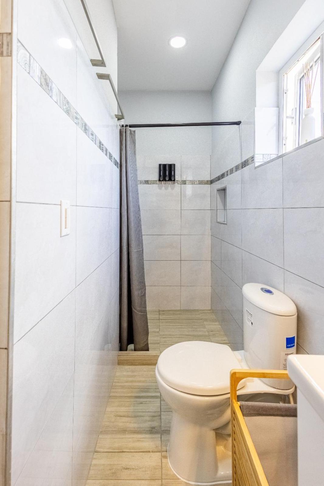 Av Curacao - Centrally Located Spacious Apartment Willemstad Esterno foto
