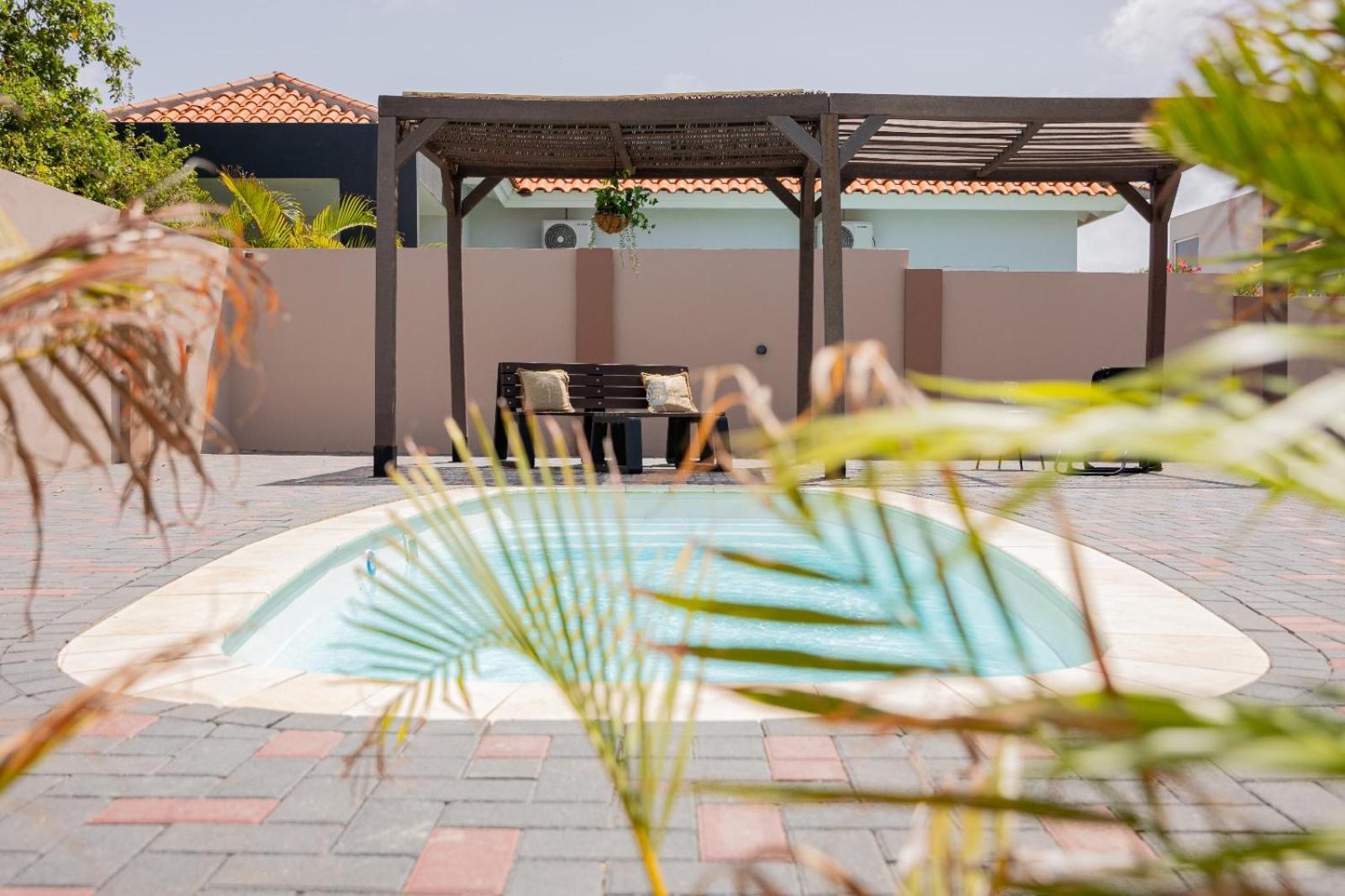 Av Curacao - Centrally Located Spacious Apartment Willemstad Esterno foto