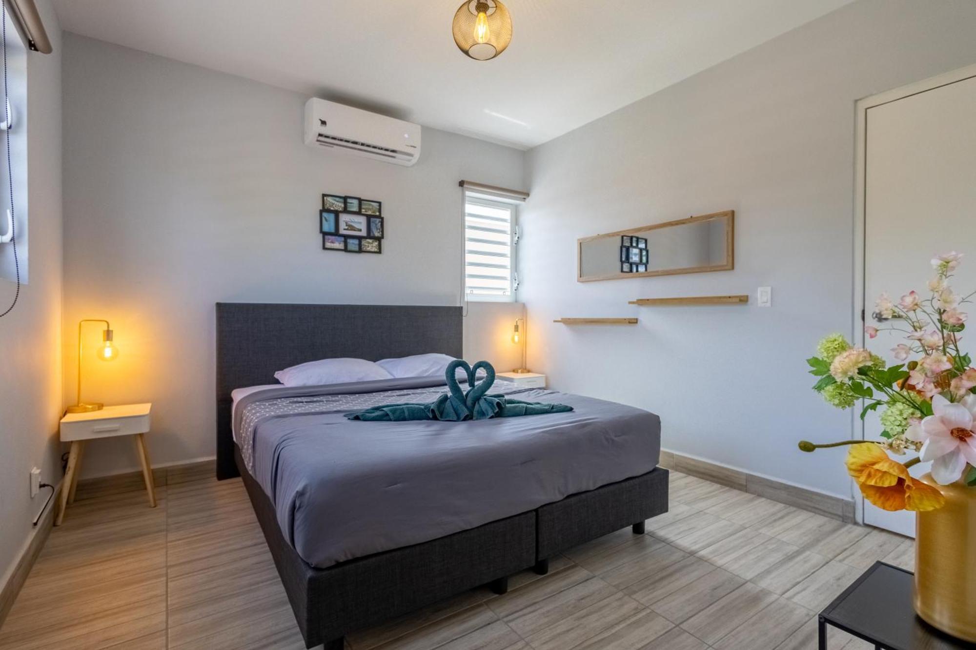 Av Curacao - Centrally Located Spacious Apartment Willemstad Esterno foto